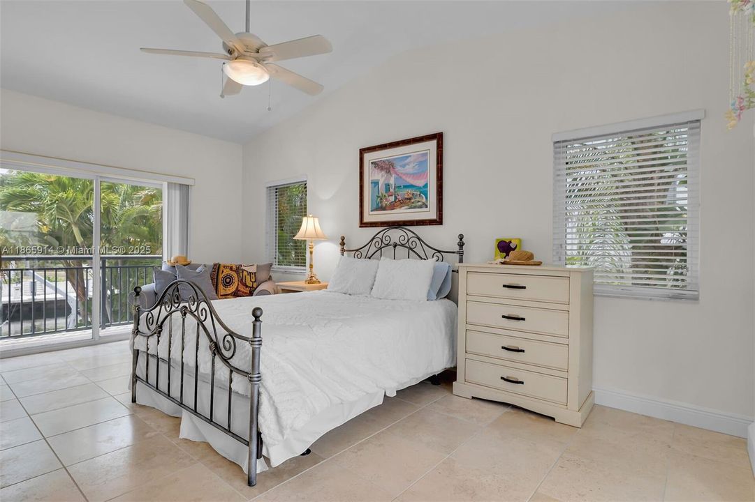 Recently Sold: $3,790,000 (4 beds, 3 baths, 4204 Square Feet)