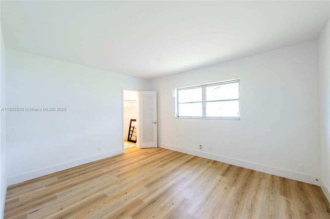For Sale: $199,000 (1 beds, 1 baths, 690 Square Feet)