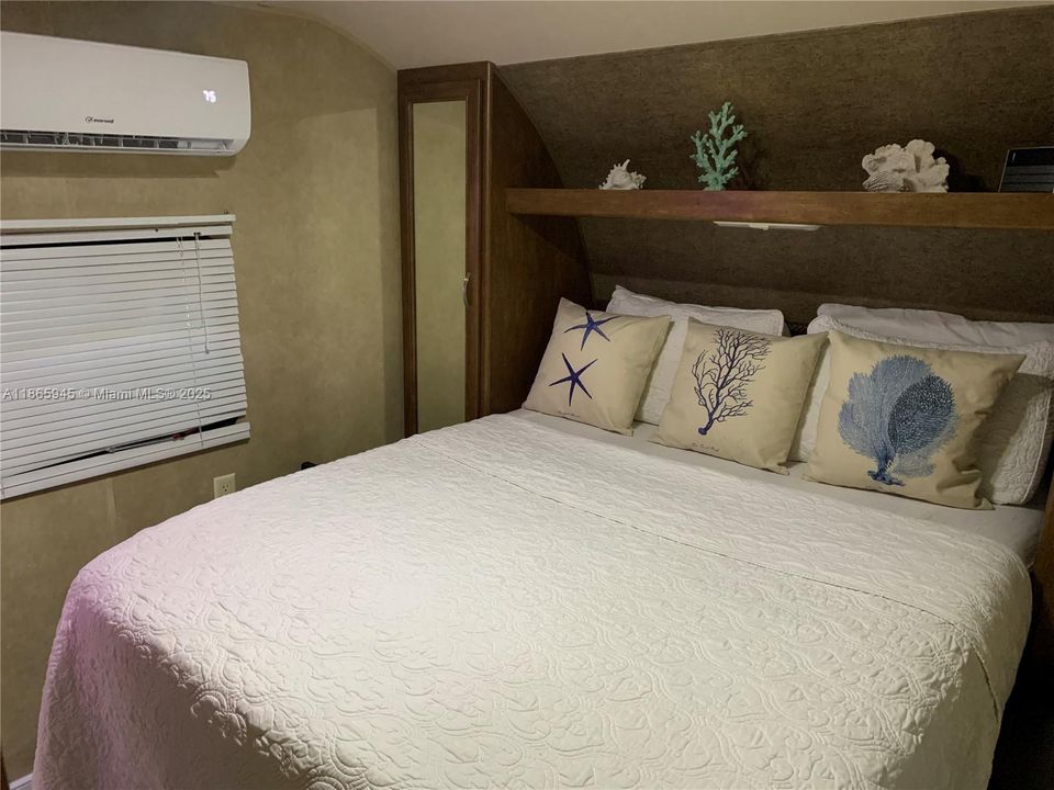 For Sale: $400,000 (2 beds, 1 baths, 0 Square Feet)