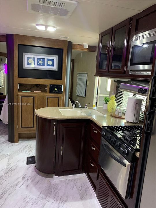 For Sale: $400,000 (2 beds, 1 baths, 0 Square Feet)