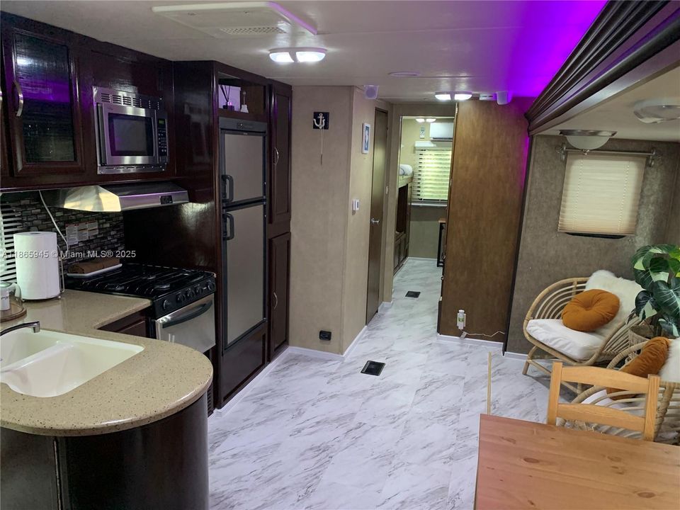 For Sale: $400,000 (2 beds, 1 baths, 0 Square Feet)