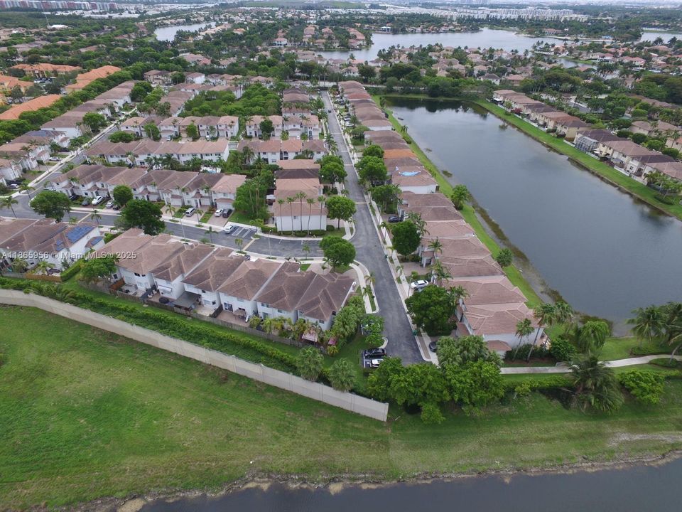 На продажу: $765,000 (4 спален, 2 ванн, 2105 Квадратных фут)