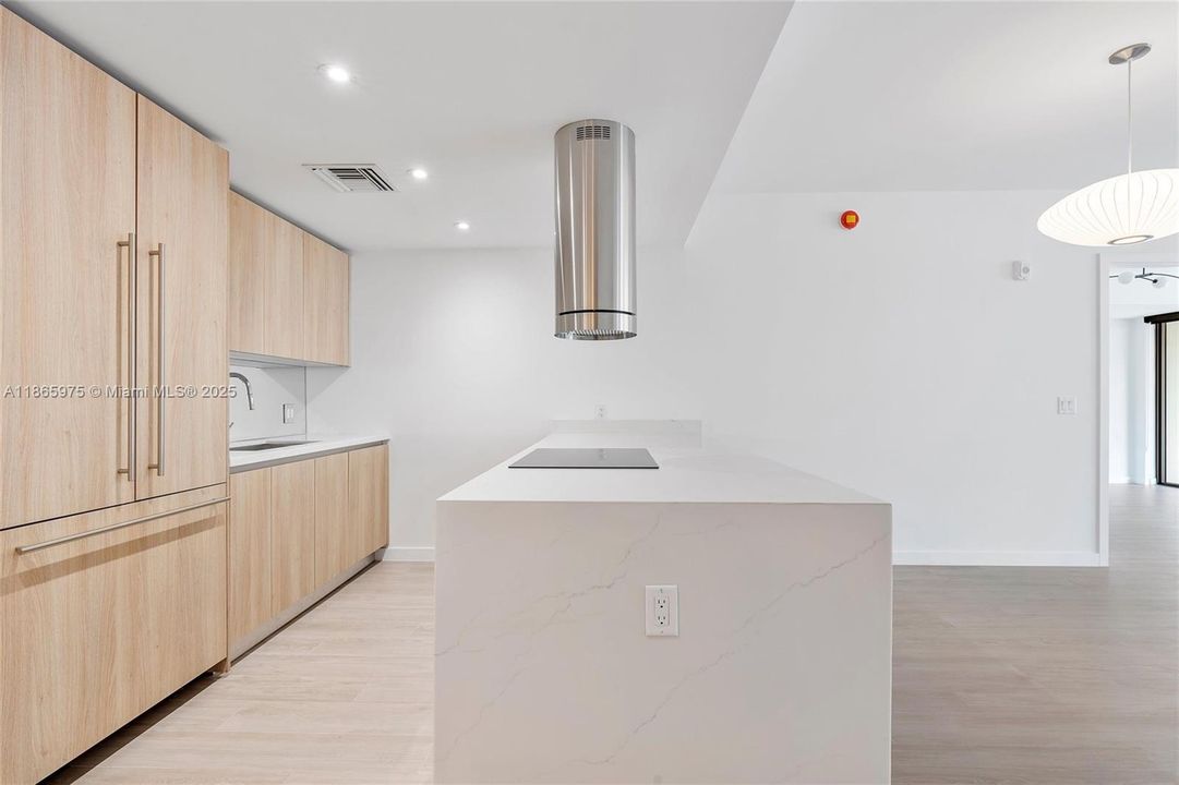 На продажу: $1,295,000 (2 спален, 2 ванн, 1236 Квадратных фут)