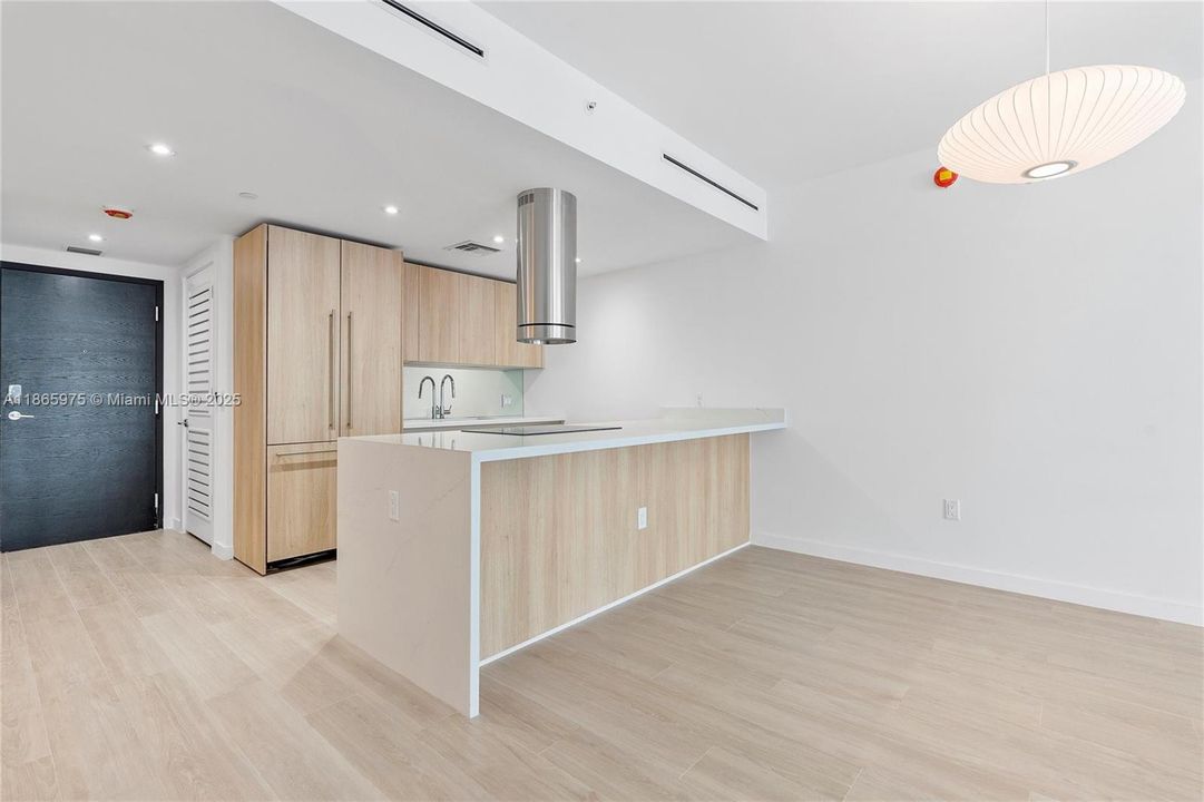 На продажу: $1,295,000 (2 спален, 2 ванн, 1236 Квадратных фут)