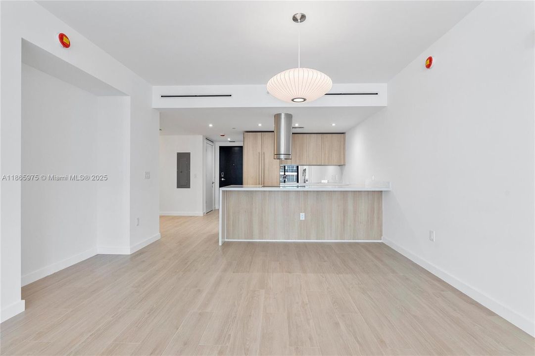 На продажу: $1,295,000 (2 спален, 2 ванн, 1236 Квадратных фут)