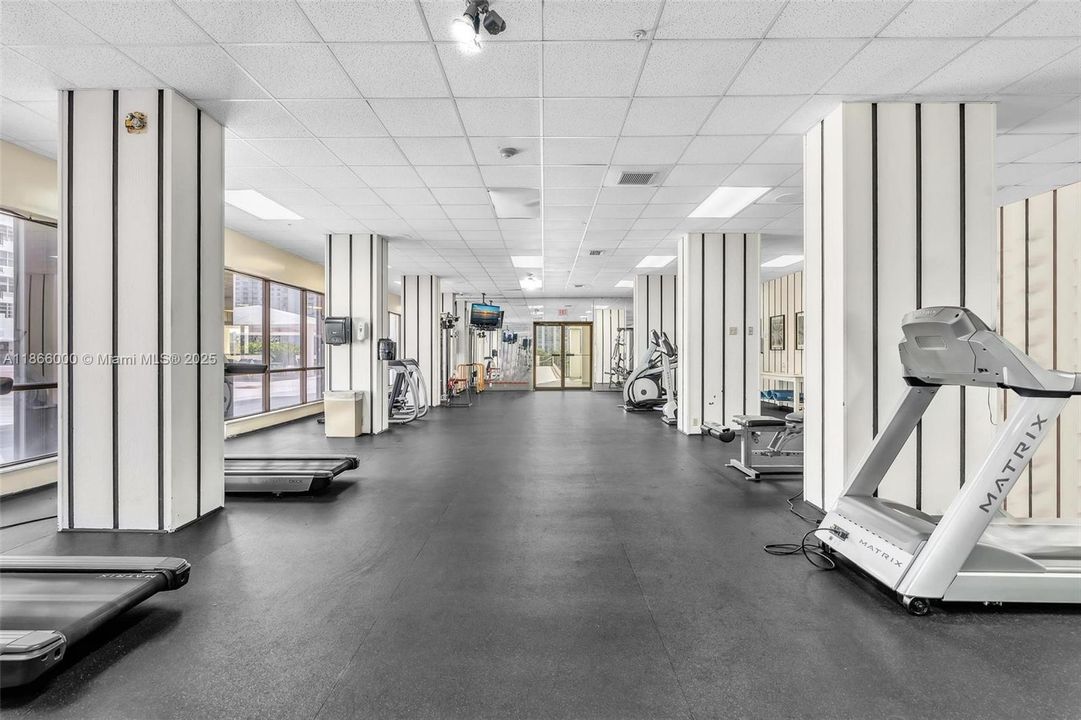 待售: $199,000 (1 贝兹, 1 浴室, 766 平方英尺)