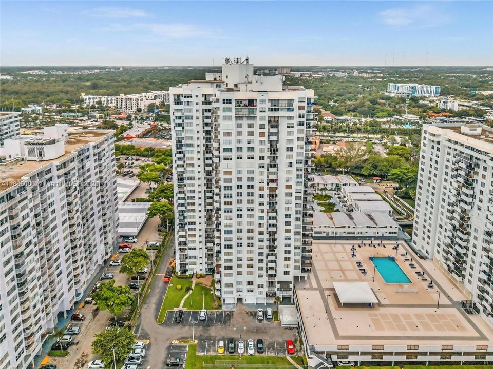 待售: $199,000 (1 贝兹, 1 浴室, 766 平方英尺)