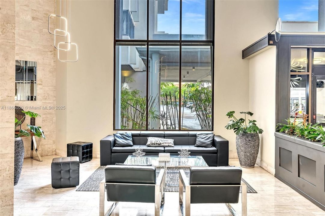 待售: $199,000 (1 贝兹, 1 浴室, 766 平方英尺)