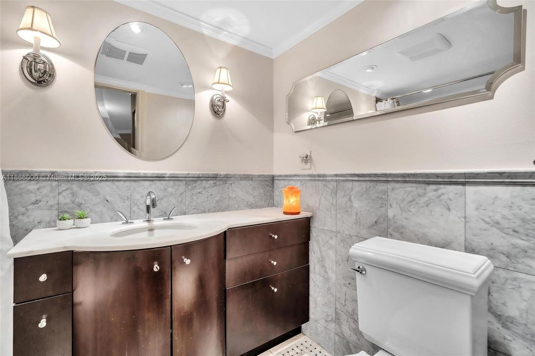 待售: $199,000 (1 贝兹, 1 浴室, 766 平方英尺)