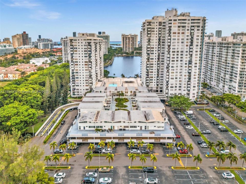 待售: $199,000 (1 贝兹, 1 浴室, 766 平方英尺)