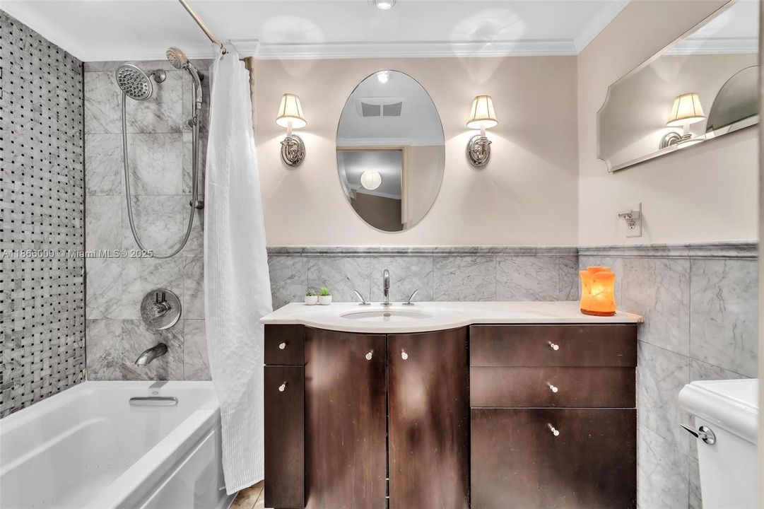 待售: $199,000 (1 贝兹, 1 浴室, 766 平方英尺)