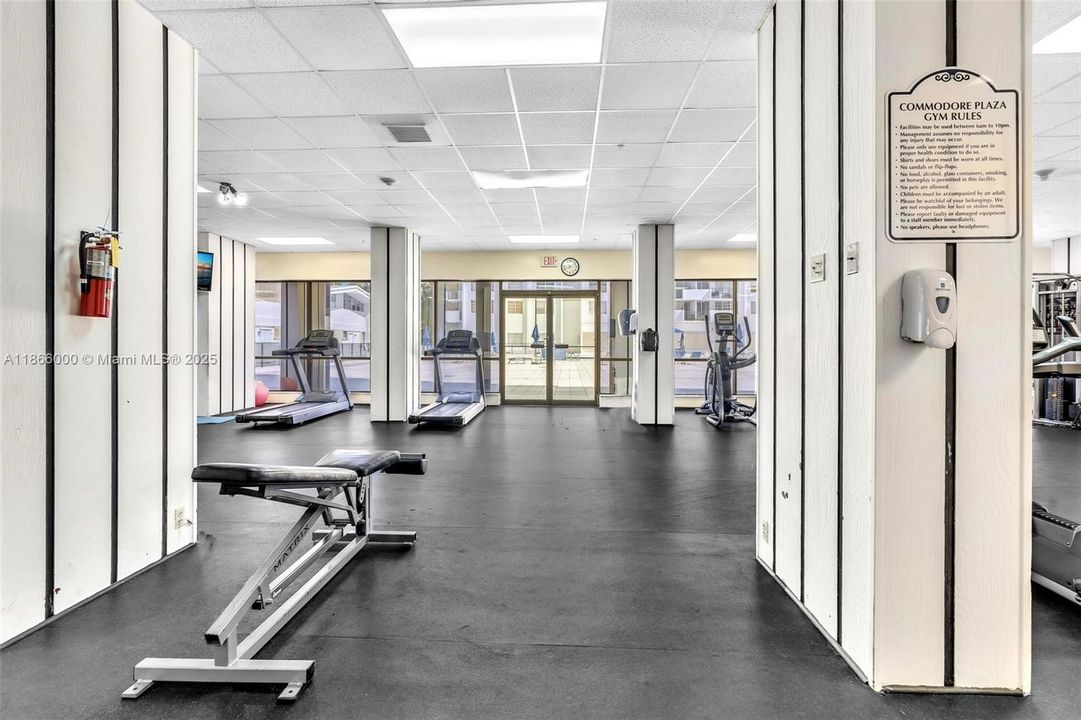 待售: $199,000 (1 贝兹, 1 浴室, 766 平方英尺)