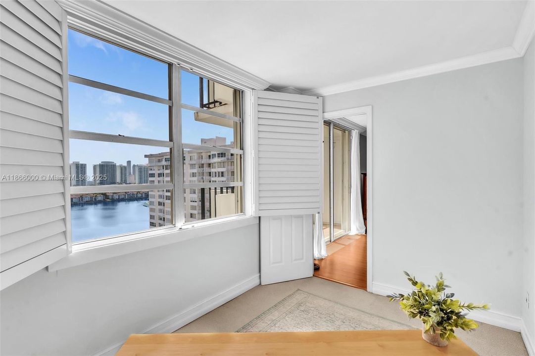 待售: $199,000 (1 贝兹, 1 浴室, 766 平方英尺)