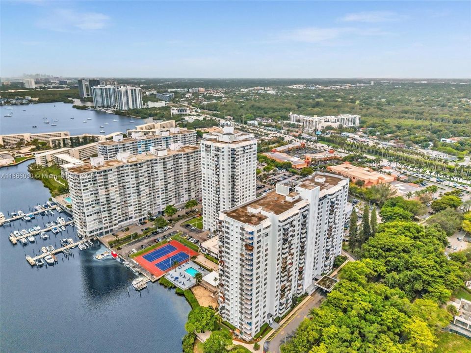 待售: $199,000 (1 贝兹, 1 浴室, 766 平方英尺)