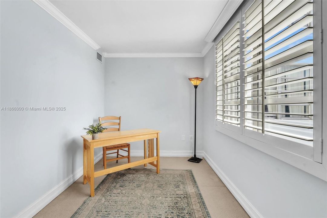 待售: $199,000 (1 贝兹, 1 浴室, 766 平方英尺)