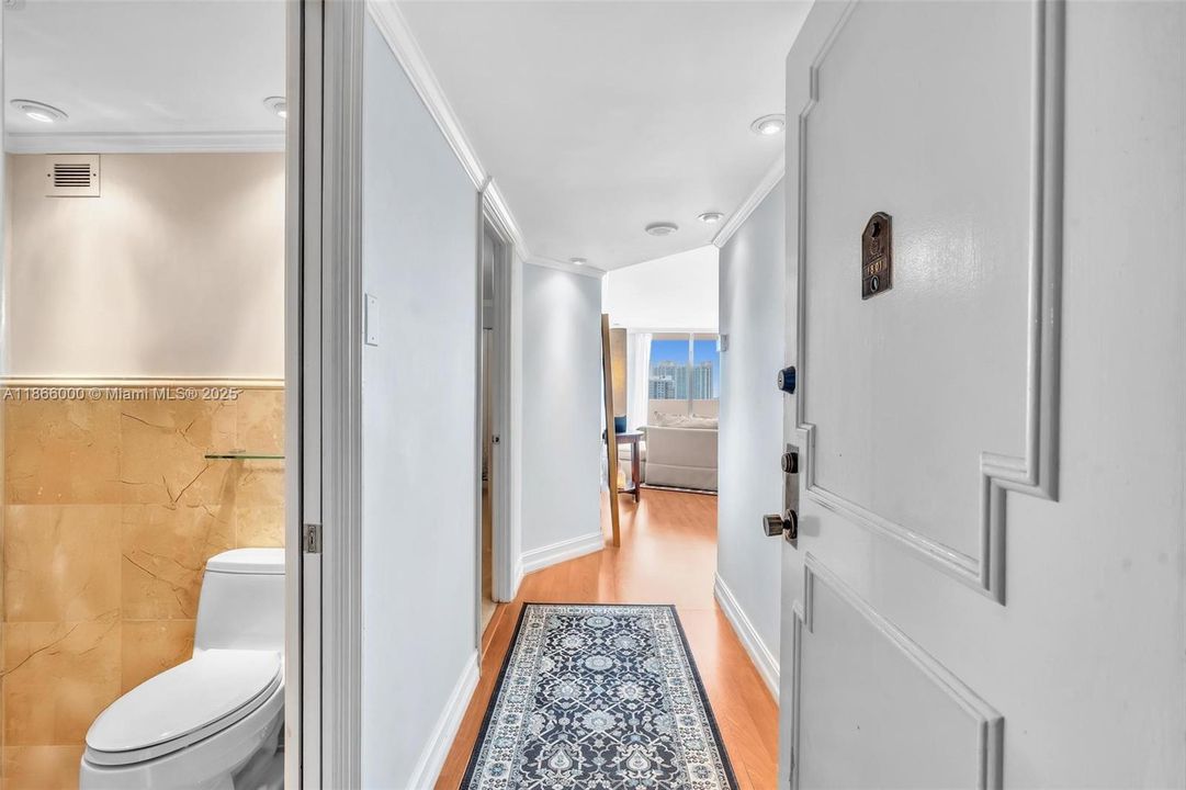 待售: $199,000 (1 贝兹, 1 浴室, 766 平方英尺)