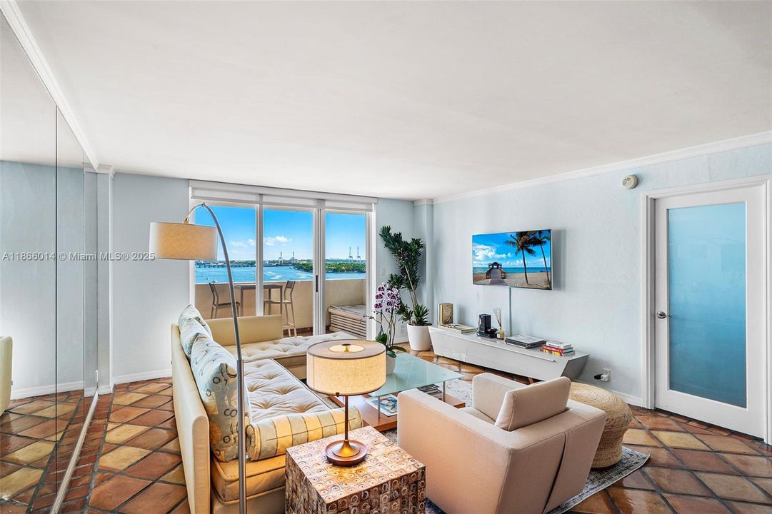 待售: $635,000 (1 贝兹, 1 浴室, 950 平方英尺)