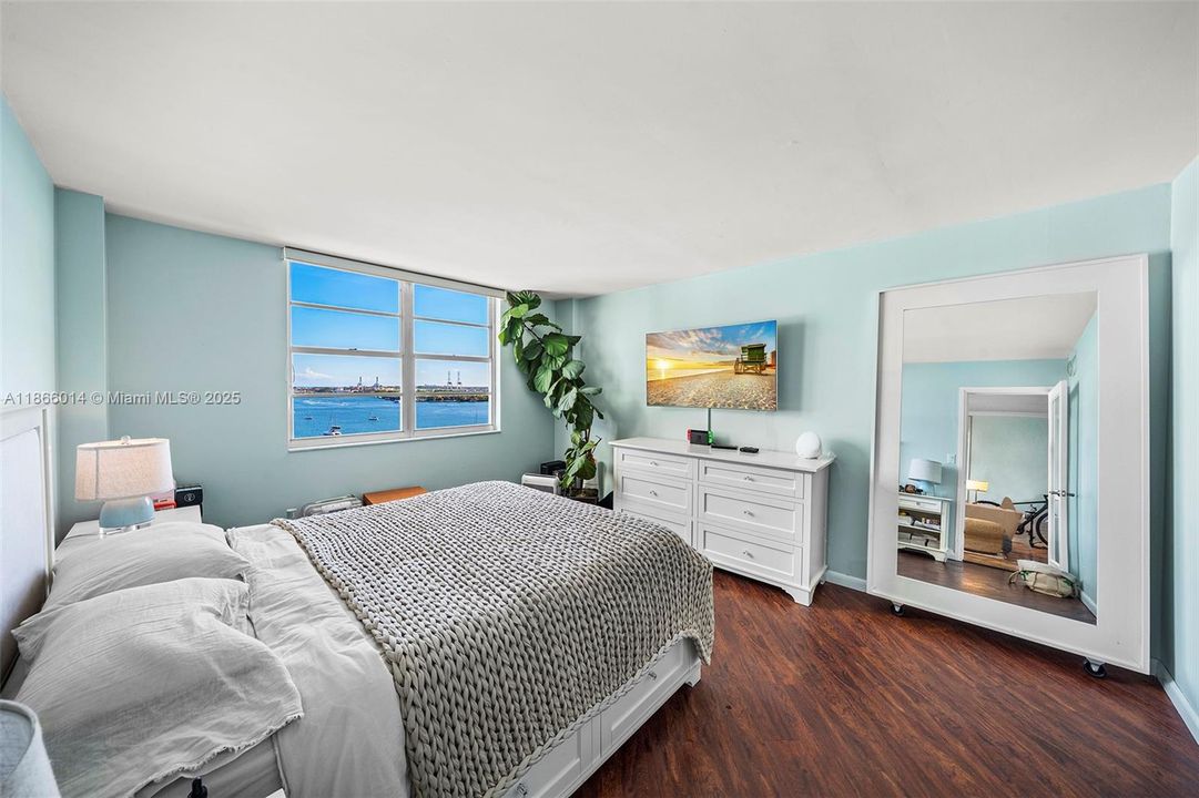 待售: $635,000 (1 贝兹, 1 浴室, 950 平方英尺)