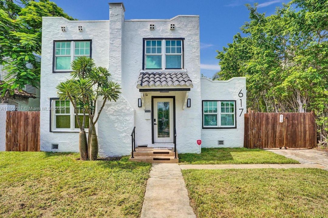 Recently Rented: $5,500 (4 beds, 2 baths, 2015 Square Feet)