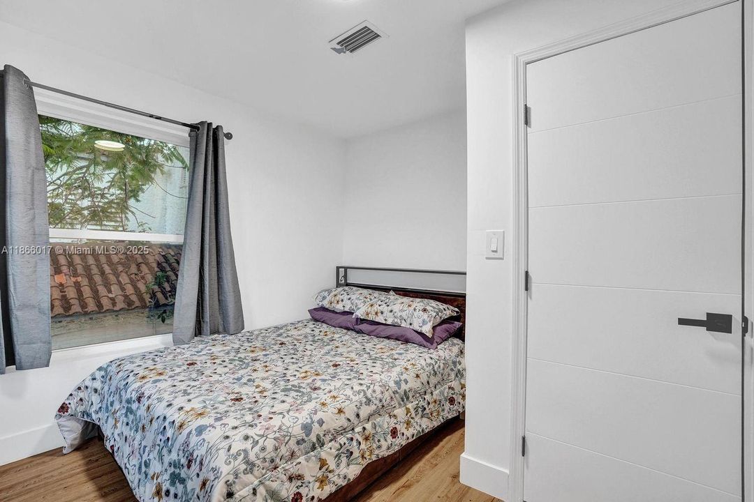 Recently Rented: $5,500 (4 beds, 2 baths, 2015 Square Feet)