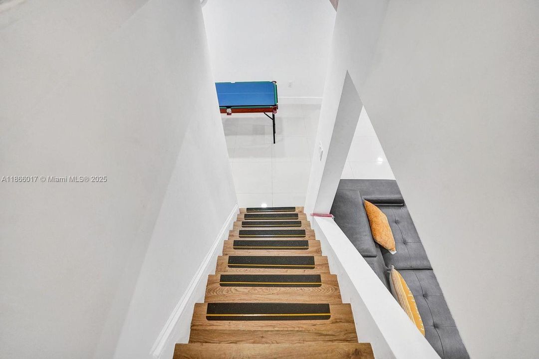 Recently Rented: $5,500 (4 beds, 2 baths, 2015 Square Feet)