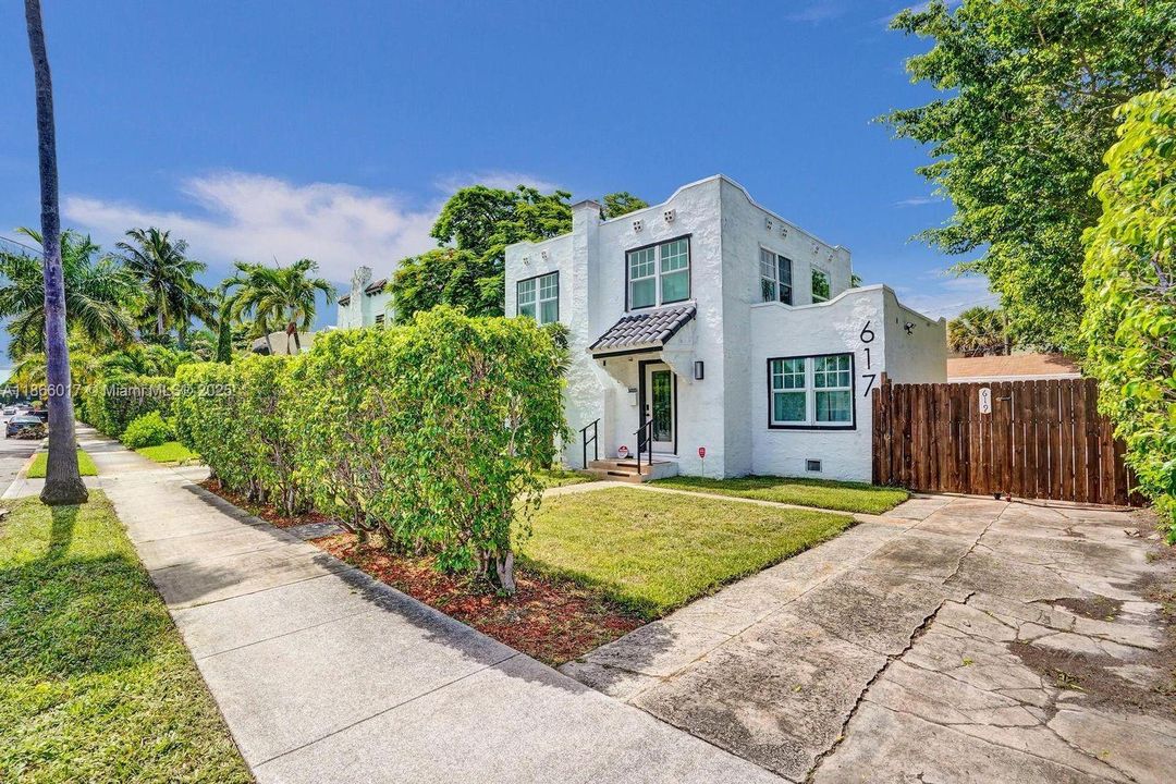 Recently Rented: $5,500 (4 beds, 2 baths, 2015 Square Feet)