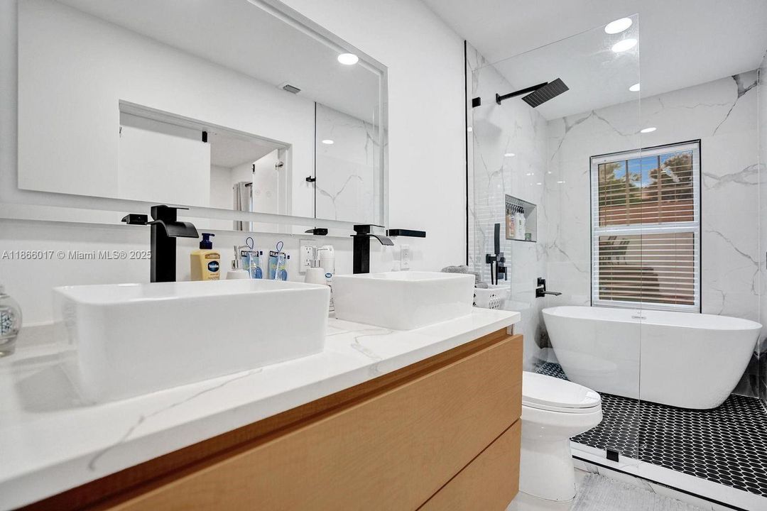 Recently Rented: $5,500 (4 beds, 2 baths, 2015 Square Feet)