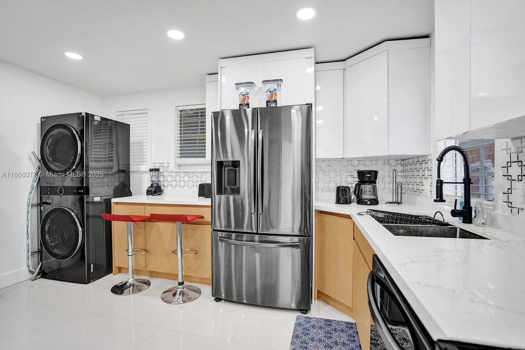 Recently Rented: $5,500 (4 beds, 2 baths, 2015 Square Feet)