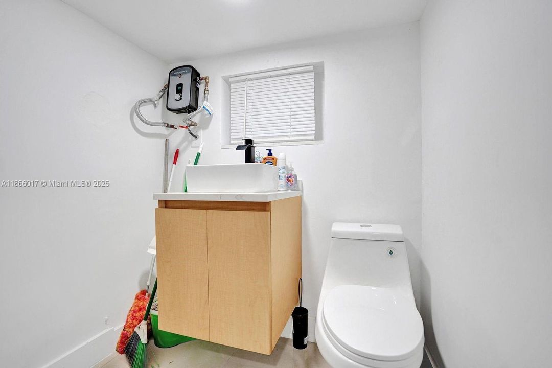 Recently Rented: $5,500 (4 beds, 2 baths, 2015 Square Feet)