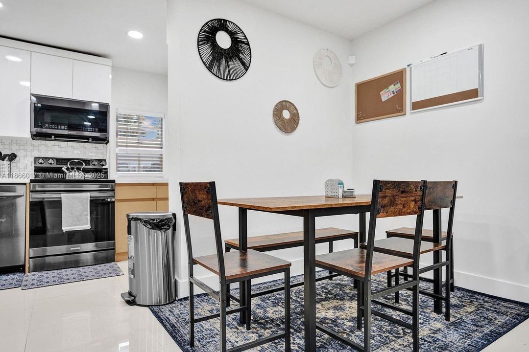 Recently Rented: $5,500 (4 beds, 2 baths, 2015 Square Feet)