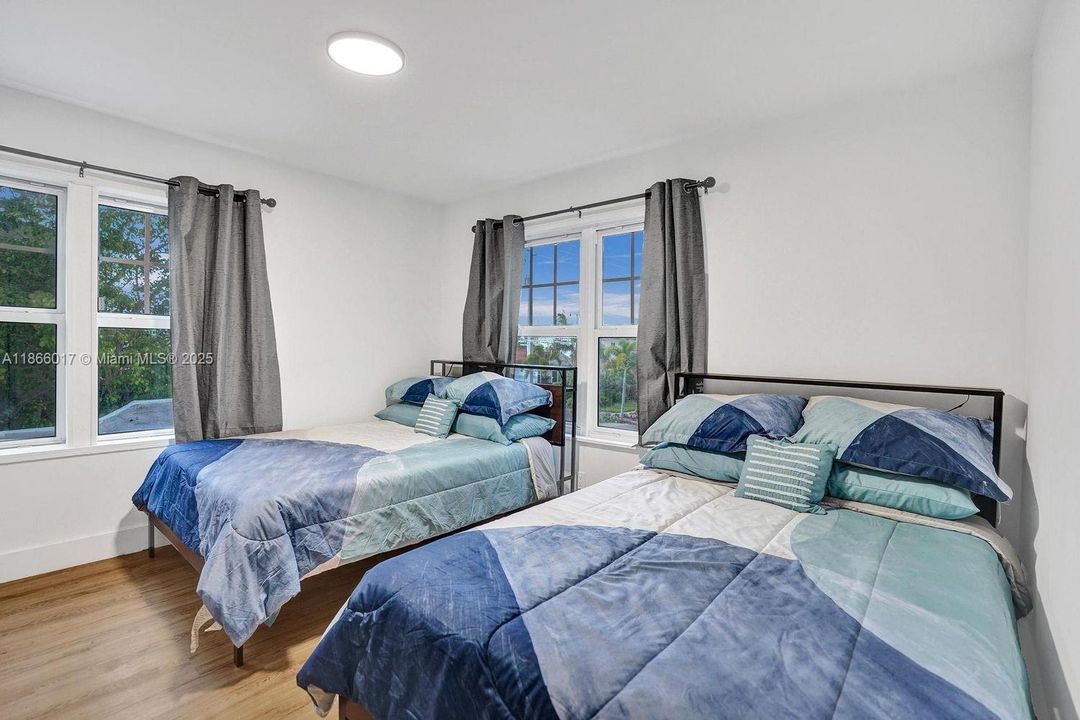 Recently Rented: $5,500 (4 beds, 2 baths, 2015 Square Feet)