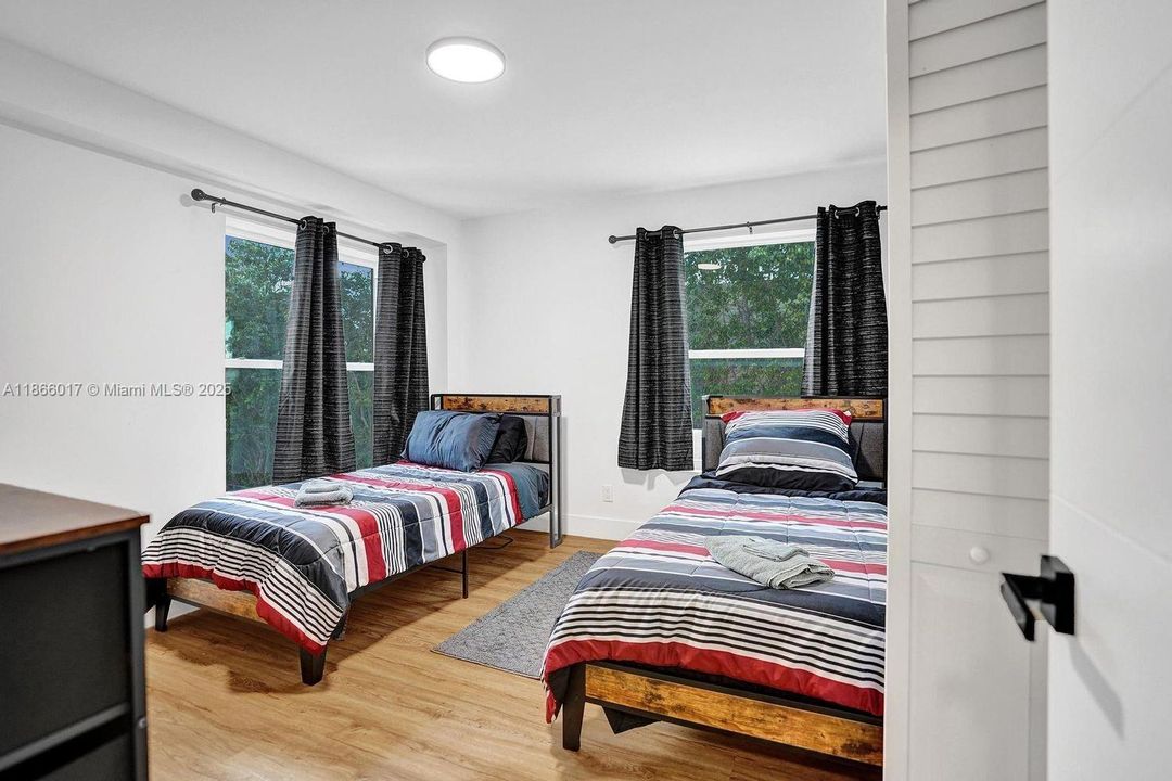 Recently Rented: $5,500 (4 beds, 2 baths, 2015 Square Feet)