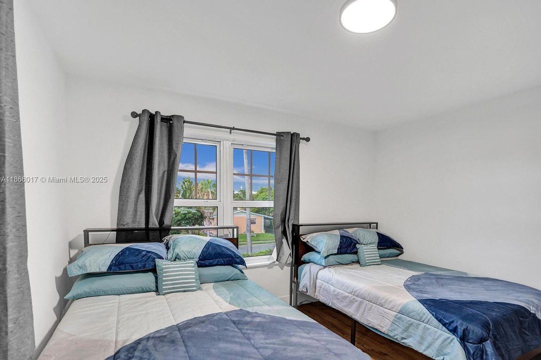 Recently Rented: $5,500 (4 beds, 2 baths, 2015 Square Feet)