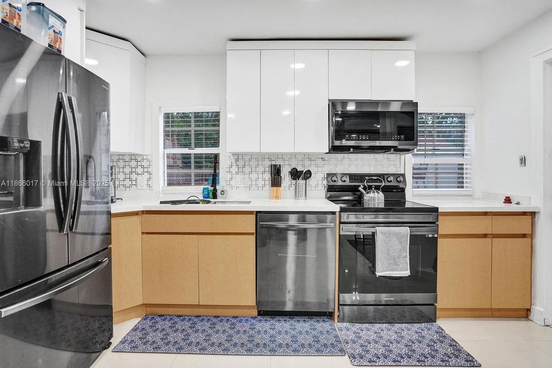 Recently Rented: $5,500 (4 beds, 2 baths, 2015 Square Feet)