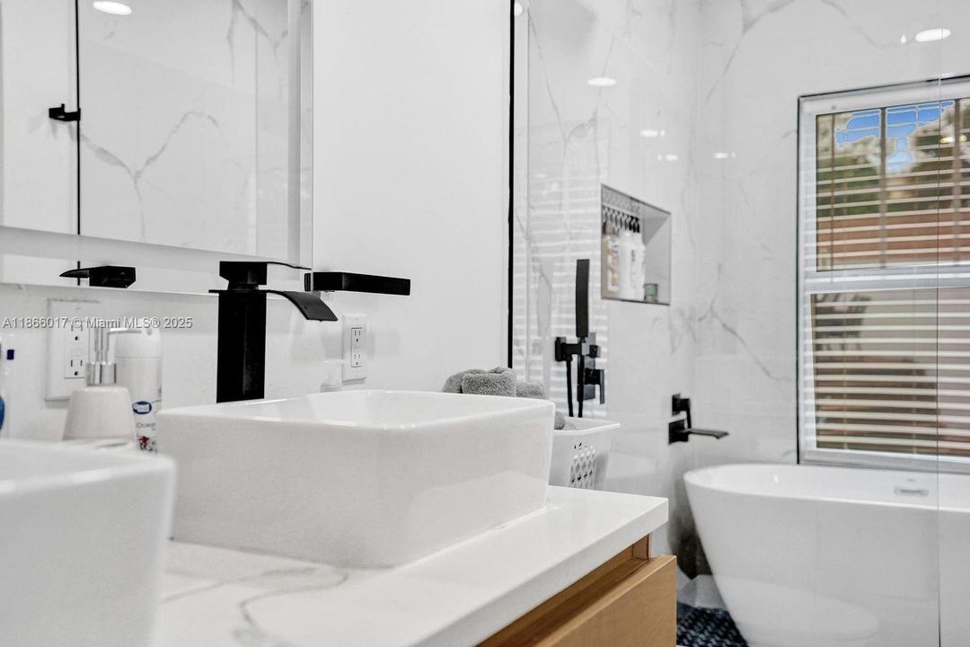 Recently Rented: $5,500 (4 beds, 2 baths, 2015 Square Feet)