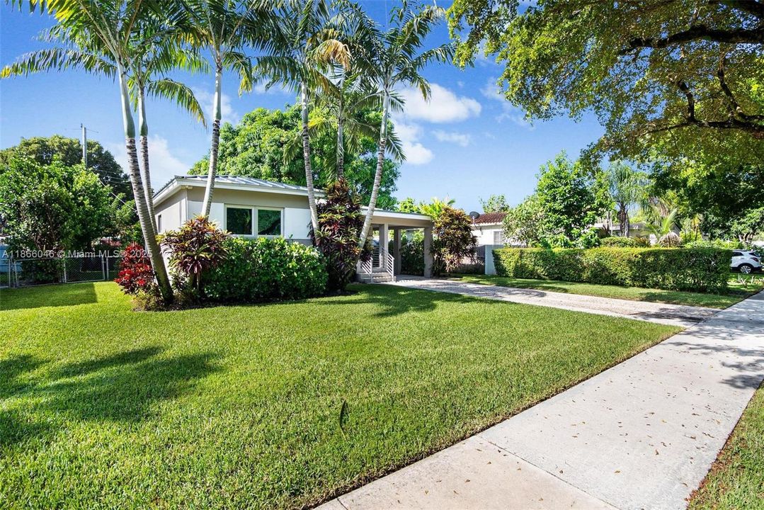 На продажу: $659,000 (2 спален, 1 ванн, 833 Квадратных фут)