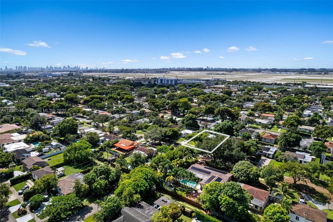 На продажу: $659,000 (2 спален, 1 ванн, 833 Квадратных фут)