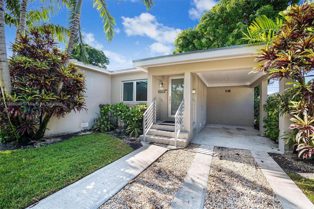 На продажу: $659,000 (2 спален, 1 ванн, 833 Квадратных фут)