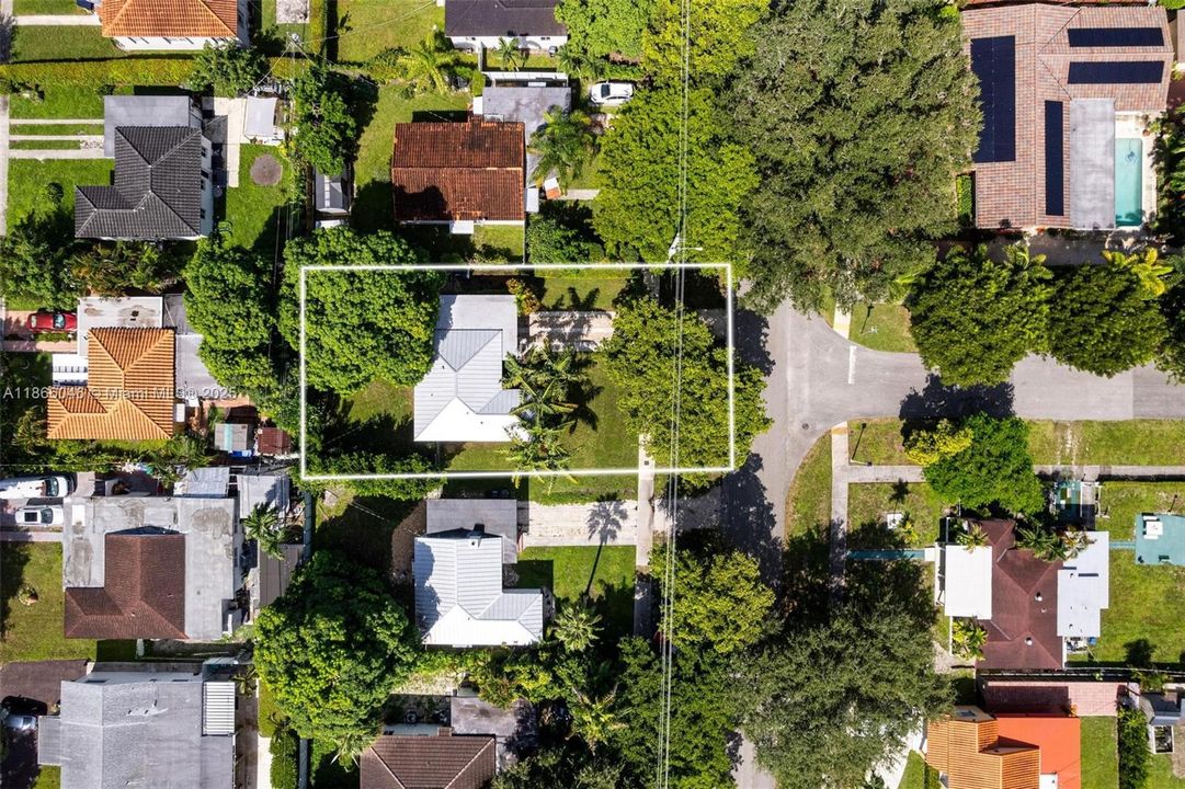 На продажу: $659,000 (2 спален, 1 ванн, 833 Квадратных фут)