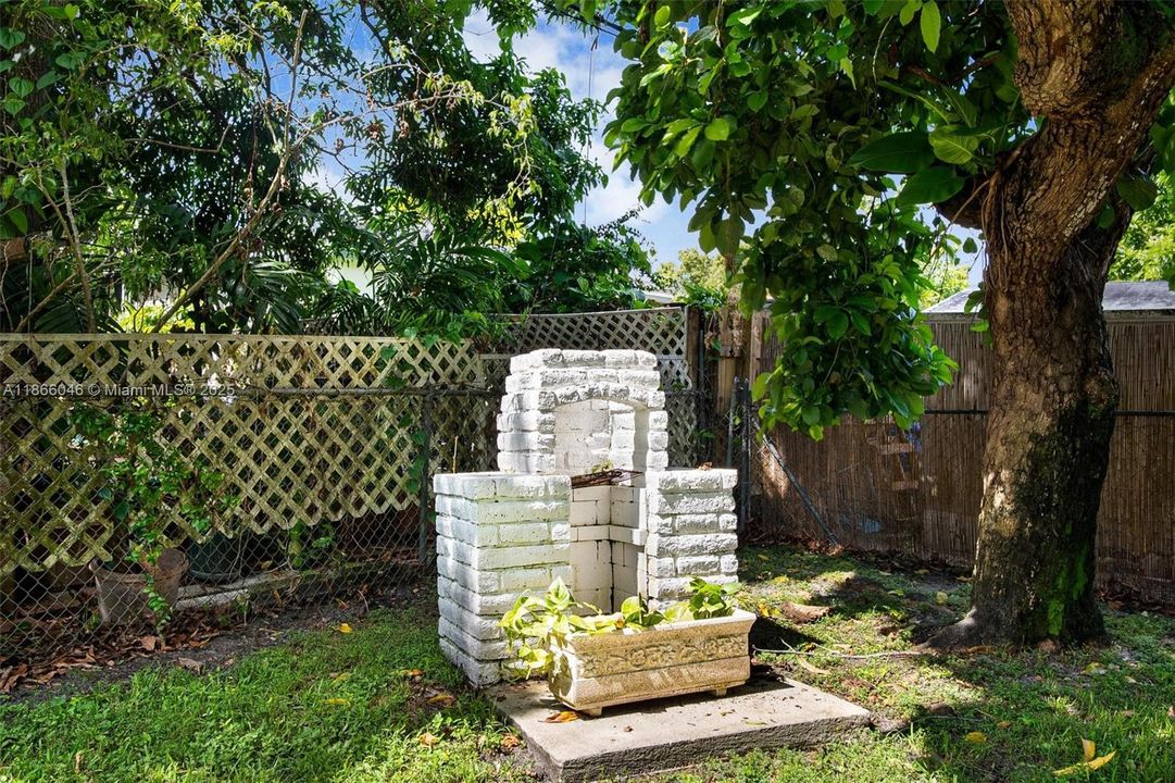 На продажу: $659,000 (2 спален, 1 ванн, 833 Квадратных фут)