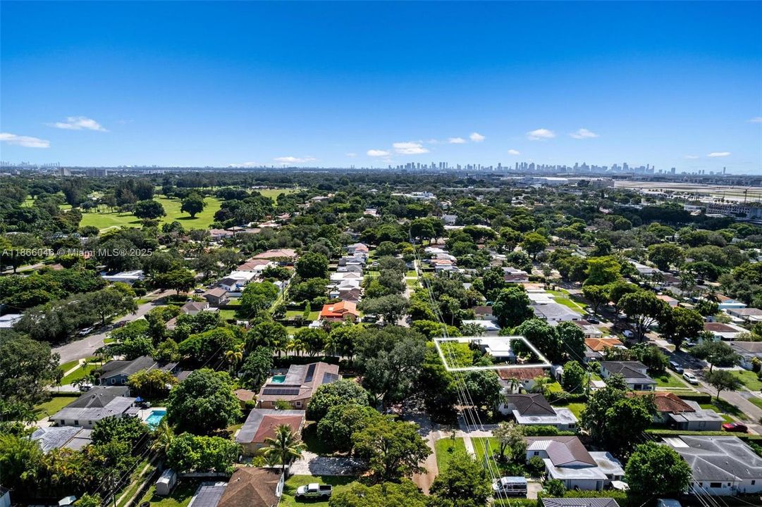 На продажу: $659,000 (2 спален, 1 ванн, 833 Квадратных фут)