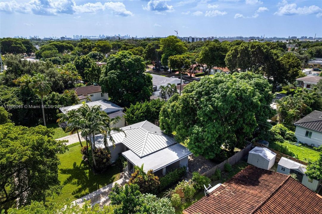 На продажу: $659,000 (2 спален, 1 ванн, 833 Квадратных фут)