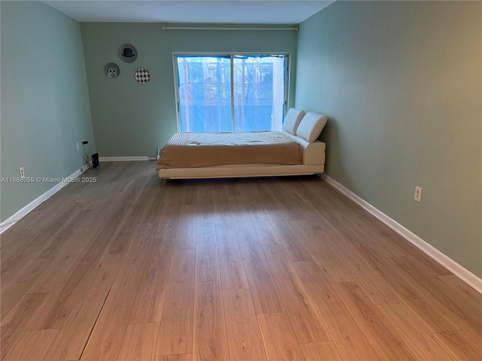 Recently Rented: $1,800 (1 beds, 1 baths, 697 Square Feet)