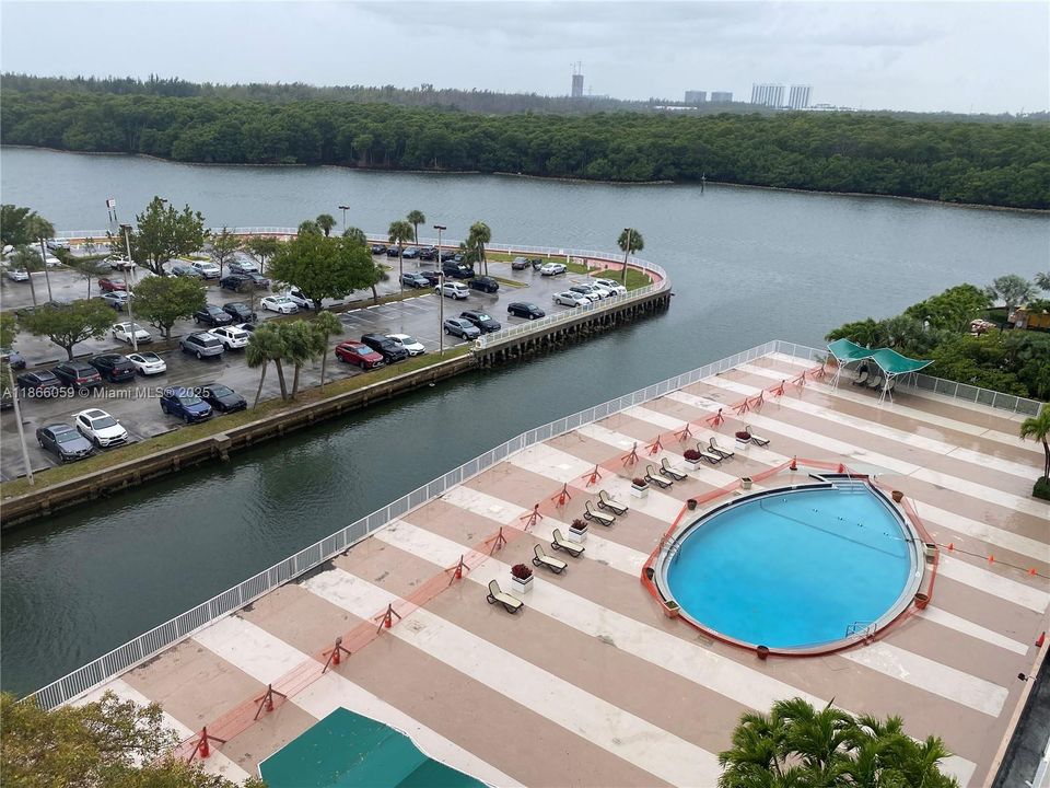 Recently Rented: $1,800 (1 beds, 1 baths, 697 Square Feet)