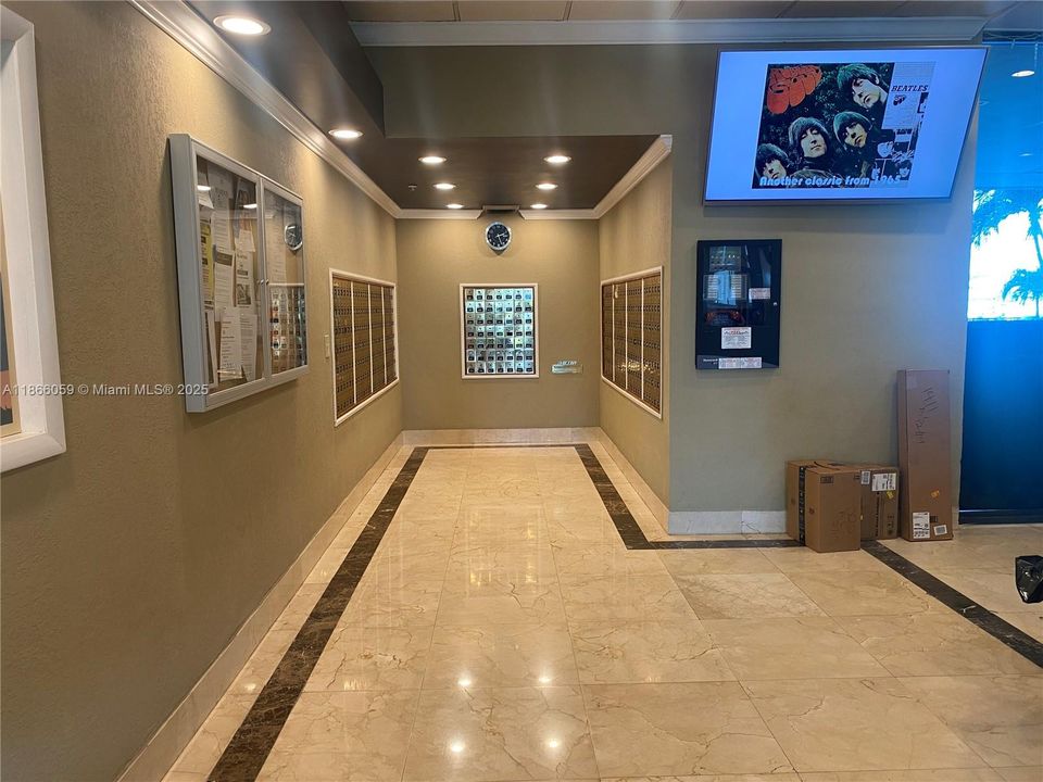 Recently Rented: $1,800 (1 beds, 1 baths, 697 Square Feet)