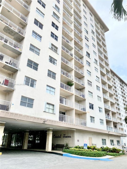 Recently Rented: $1,800 (1 beds, 1 baths, 697 Square Feet)