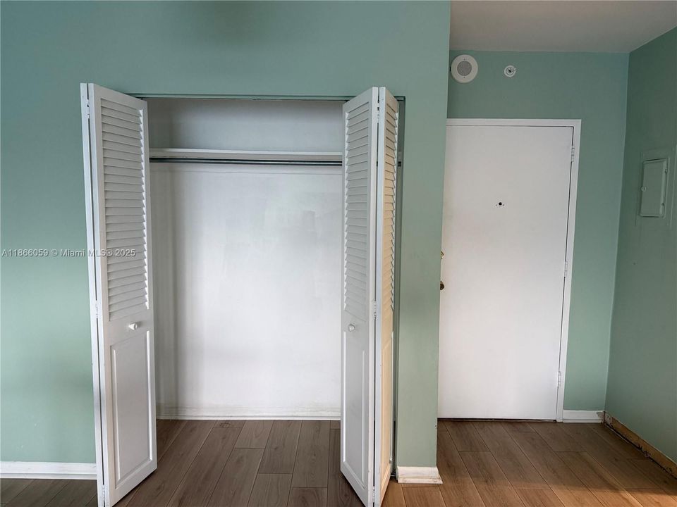 Recently Rented: $1,800 (1 beds, 1 baths, 697 Square Feet)