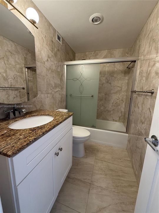 Recently Rented: $1,800 (1 beds, 1 baths, 697 Square Feet)