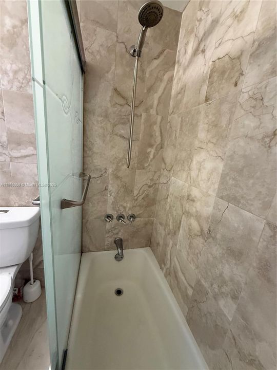 Recently Rented: $1,800 (1 beds, 1 baths, 697 Square Feet)