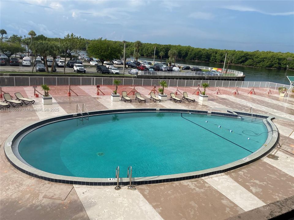 Recently Rented: $1,800 (1 beds, 1 baths, 697 Square Feet)